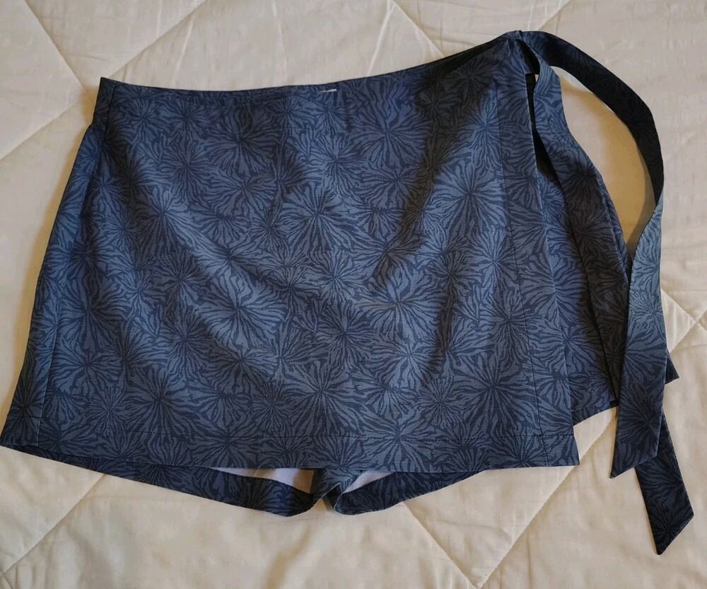 Southern Tide Jourdan Printed Wrap Performance Skort Blue Size 8 NWOT